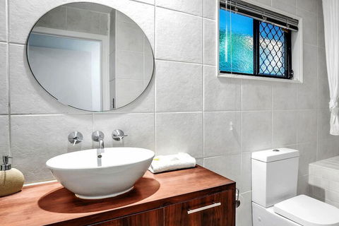 The Savoy Beach House - Australia Accommodation 3