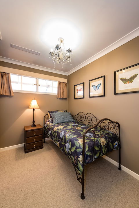 Hedge House- Luxury Space Style Location - Australia Accommodation 4