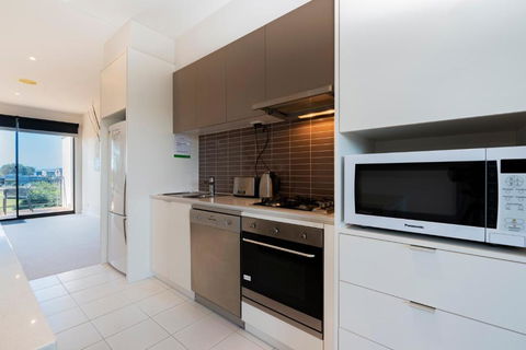 Stylish 3 Bedroom Condo - Australia Accommodation 4