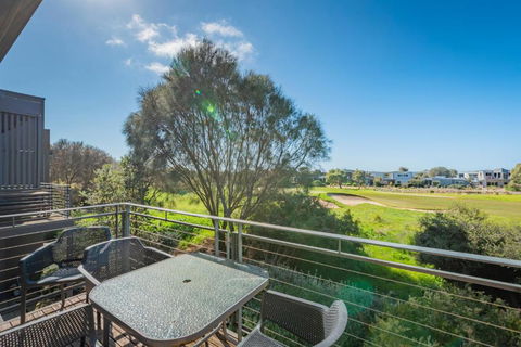 Stylish 3 Bedroom Condo - Australia Accommodation 5