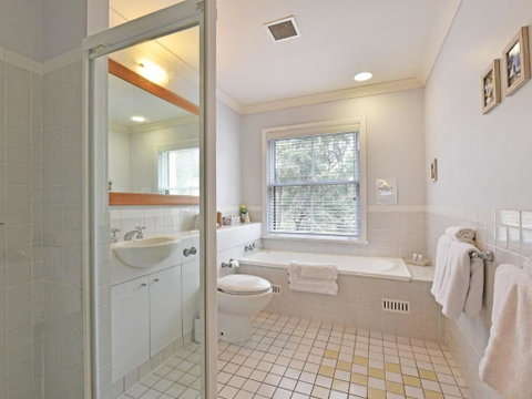 Villa Joie De Vie Located Within Cypress Lakes - Australia Accommodation 4