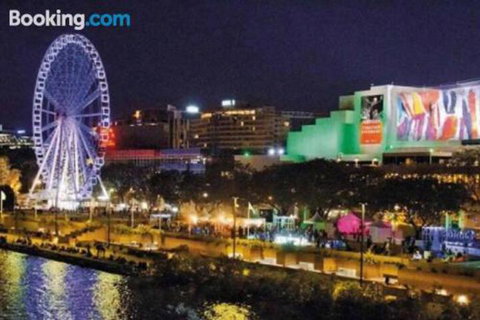 3br Stylish Apt CBD River & City Views SpaSaunaPoolWIFINetflix - Australia Accommodation 3
