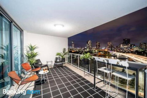 3br Stylish Apt CBD River & City Views SpaSaunaPoolWIFINetflix - Australia Accommodation 0