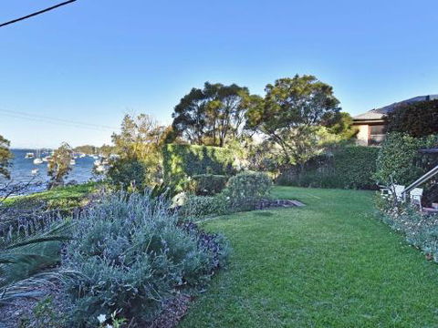 Wangi Waterfront Delight 4br Waterfront Reserve Home - Australia Accommodation 2