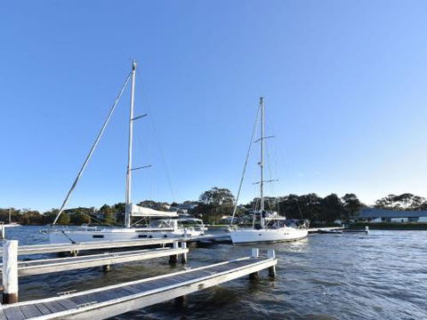 Wangi Waterfront Delight 4br Waterfront Reserve Home - Australia Accommodation 6