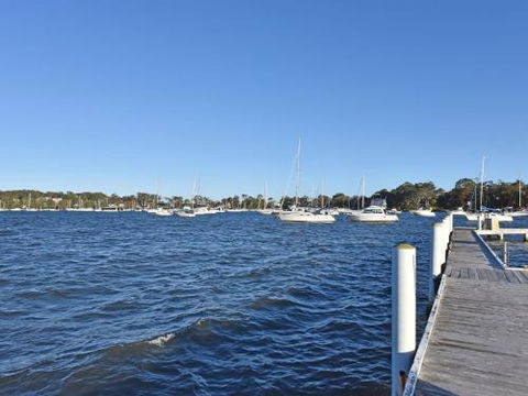 Wangi Waterfront Delight 4br Waterfront Reserve Home - Australia Accommodation 5
