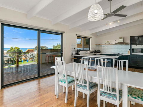 Waikiki Views - Australia Accommodation 3