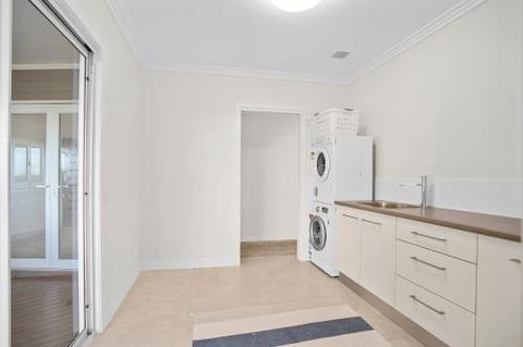 Coastal Retreat - Australia Accommodation 6