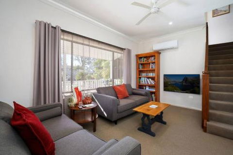 Comfortable Queen Sized Room Near Tuggerah Lake - Australia Accommodation 0