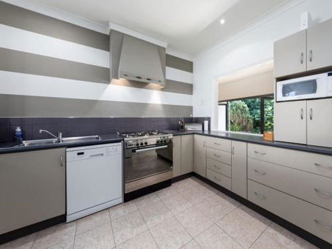 THE BEACH HOUSE Gerroa 4pm Check Out Sundays - Australia Accommodation 5