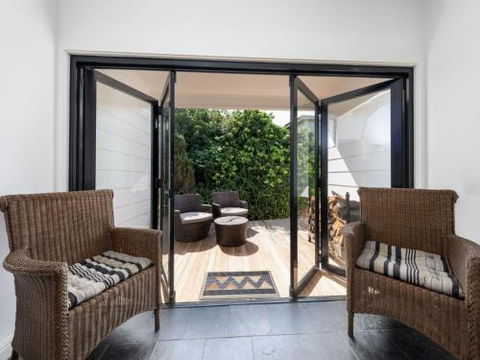 THE BEACH HOUSE Gerroa 4pm Check Out Sundays - Australia Accommodation 3