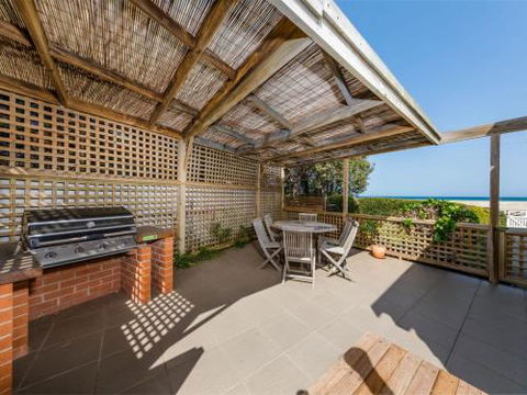 THE BEACH HOUSE Gerroa 4pm Check Out Sundays - Australia Accommodation 1