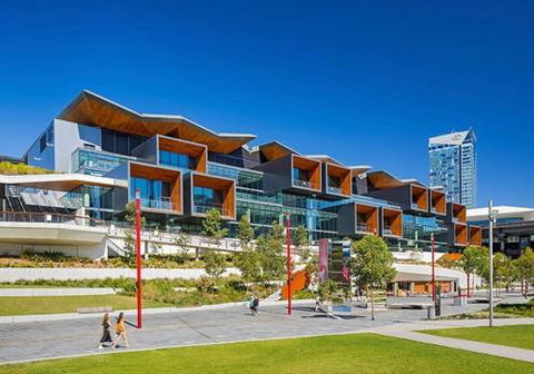 DREAM HARBOUR VIEW 2 BRM / GYM POOL & PARKING - Australia Accommodation 6