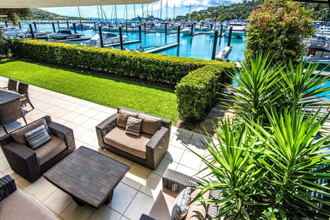 Pavillions 2 Luxury 4 Bedroom 3 Bathroom With In-ground Pool And Golf Buggy - Australia Accommodation 4