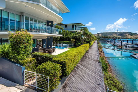 Pavillions 2 Luxury 4 Bedroom 3 Bathroom With In-ground Pool And Golf Buggy - Australia Accommodation 1