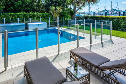 Pavillions 2 Luxury 4 Bedroom 3 Bathroom With In-ground Pool And Golf Buggy - Australia Accommodation 3