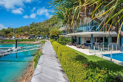 Pavillions 2 Luxury 4 Bedroom 3 Bathroom With In-ground Pool And Golf Buggy - Australia Accommodation 2