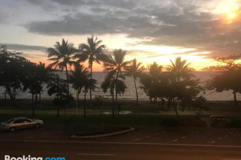 Townsville Strand Lighthouse Apartment 3 - Australia Accommodation 1