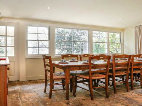 LAVENDER COTTAGE Alpine Southern Highlands 4pm Check Out Sundays - Australia Accommodation 4