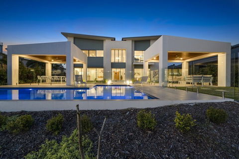 Luxury Canal Front Holiday House Raptor Pde Banksia Beach - Australia Accommodation 0