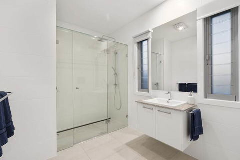 Luxury Canal Front Holiday House Raptor Pde Banksia Beach - Australia Accommodation 4