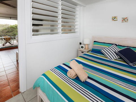 WHITE WAVES 4 ABSOLUTE BEACH FRONT STUDIO HASTINGS POINT - Australia Accommodation 6