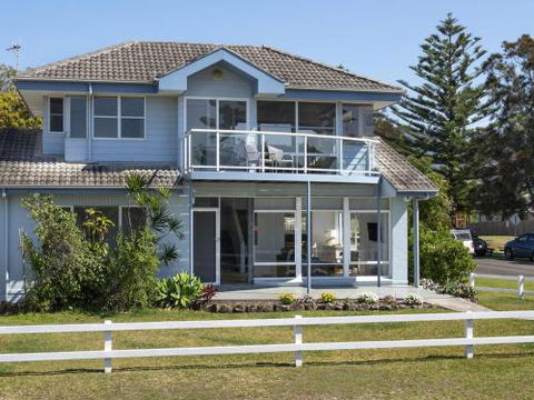 AMETHYST Gerringong 4pm Check Out Sundays - Australia Accommodation 0