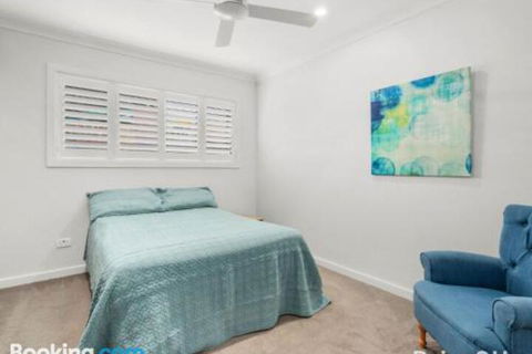 Modern Family Retreat 12 Minell Close - Australia Accommodation 6