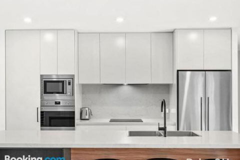 Modern Family Retreat 12 Minell Close - Australia Accommodation 0