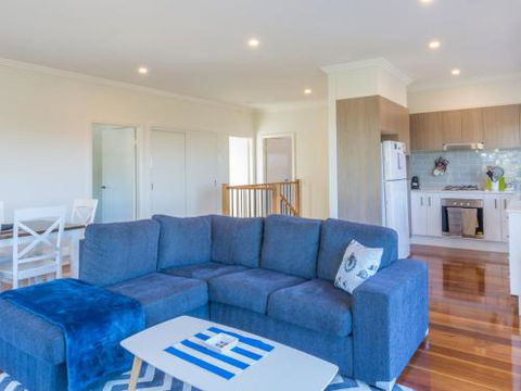 COASTLINE Boat Harbour Gerringong 4pm Check Out Sundays - Australia Accommodation 3