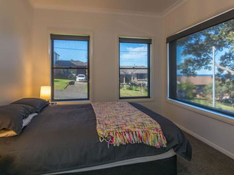COASTLINE Boat Harbour Gerringong 4pm Check Out Sundays - Australia Accommodation 1