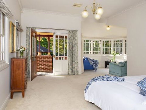 THE ELMS Berry Berry & Surrounds 4pm Check Out Sundays - Australia Accommodation 3