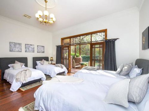 THE ELMS Berry Berry & Surrounds 4pm Check Out Sundays - Australia Accommodation 6