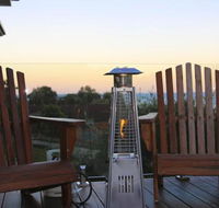 WHALE WATCH FOR FOUR Gerringong 4pm check out Sundays - Australia Accommodation