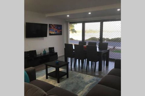 Almonta Apartments On The Water Front - Australia Accommodation 2
