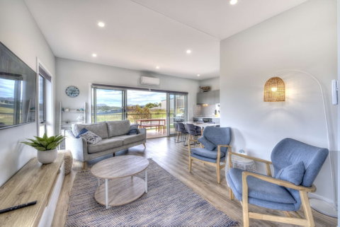 Archella 2 - Beautifully Appointed, Close To Golf Course & Play Ground - Australia Accommodation 3