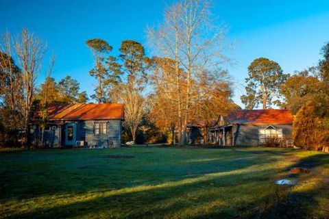 Acheron Valley Lakefront Cottages - Australia Accommodation 3