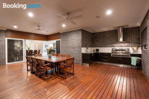 Wentworth Estate 5 Bedroom Luxury Home Sleeps 12 - Australia Accommodation 5