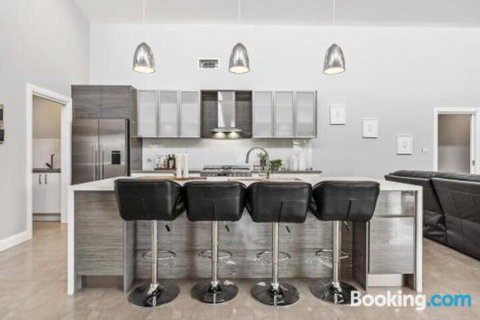 Wentworth Estate 5 Bedroom Luxury Home Sleeps 12 - Australia Accommodation 2