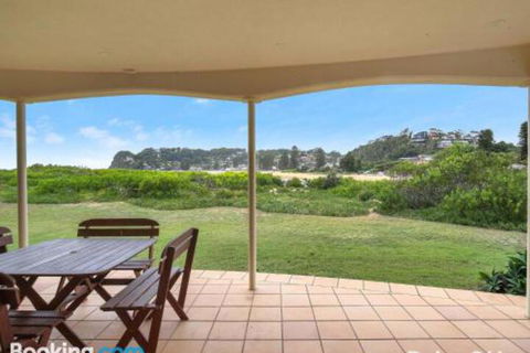Beachfront Delight 14b Bareena Avenue - Australia Accommodation 6