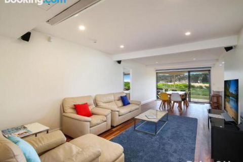 Beachfront Delight 14b Bareena Avenue - Australia Accommodation 3