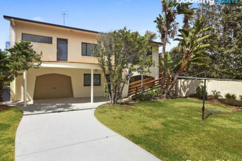 Beachfront Delight 14b Bareena Avenue - Australia Accommodation 2