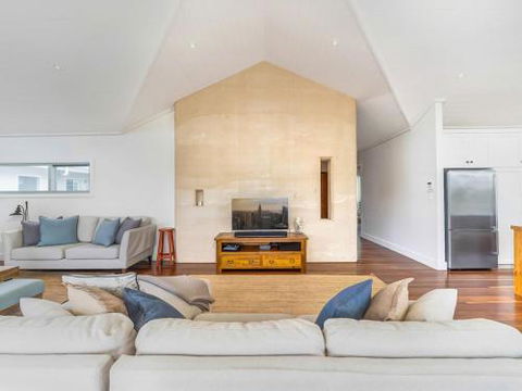 Coast At Hyams 4pm Check Out Sundays - Australia Accommodation 5