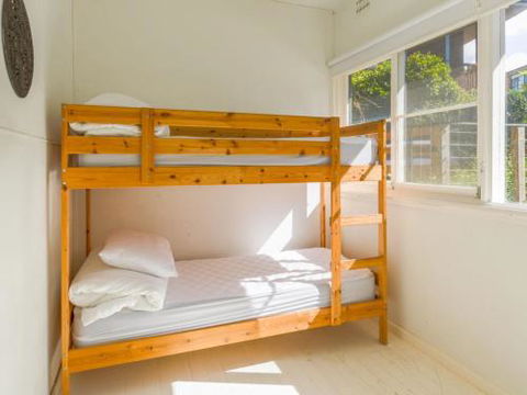 BOMBORA Gerroa 4pm Check Out Sundays - Australia Accommodation 3