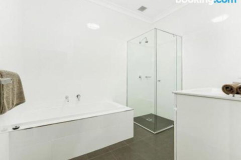 SURF BEACH DREAMS Kiama & Surrounds 4pm Check Out Sundays - Australia Accommodation 5
