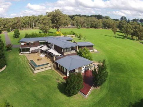 ALPINE LODGE Alpine Southern Highlands 4pm Check Out Sundays - Australia Accommodation 4