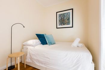 KIM 2BDR West Melbourne Apartment - Australia Accommodation 1
