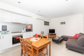 Conveniently Located Luxury Home 10 Mins From CBD - Australia Accommodation 1