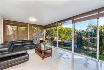 Spacious 4 Bedroom House The Hill - Australia Accommodation 0