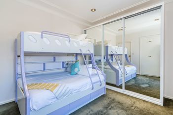 Spacious 4 Bedroom House The Hill - Australia Accommodation 3